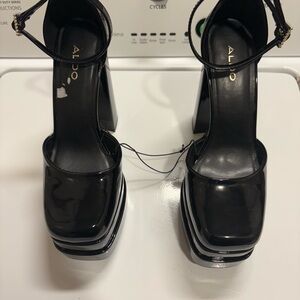 NWT Glossy Black Platform Heels
